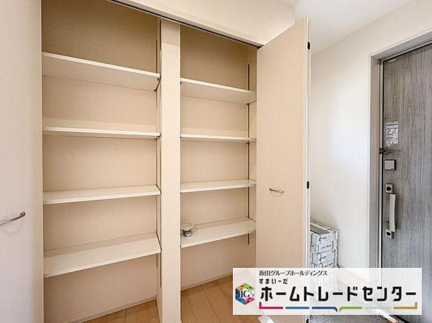 ◆お家で出会う人々を迎える玄関だからこそ、広々清潔感あふれる空間にしたいものです。採光・通風にも配慮された設計で毎日明るい空間をキープします♪