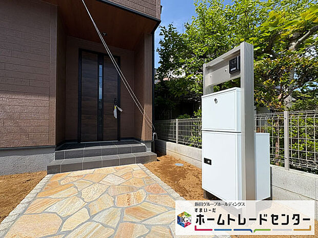 ◆TVモニター付きインターホンはカラーモニターで来訪者もひとめで分かります♪留守の間の来訪者が確認できる嬉しい録画機能付き！お子様が一人で留守番の間も安心です。