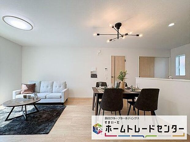 ◆大きな窓は遮音性に優れたペアガラスの窓となっています。リビングでたくさんはしゃいで遊んでも、お子様の声を気にしなくて大丈夫です♪