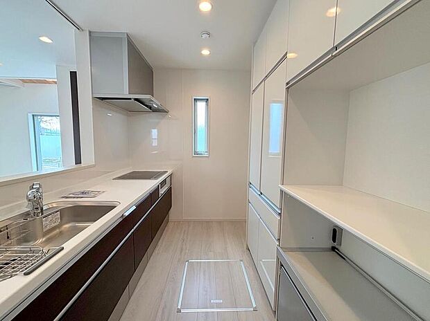 ◆小さなお子様の一人遊びやお昼寝をしている時も、お食事の準備をしながら見守りが出来る安心の対面式キッチンです♪