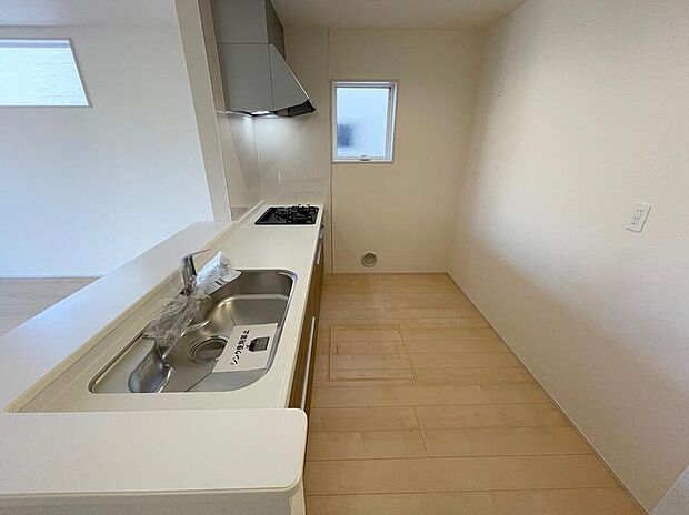 ◆人気の対面式キッチン。お食事の準備をしながらでもご家族とのコミュニケーションを楽しめます♪ぜひご見学の際にはキッチンに立ち、生活をイメージしてください。