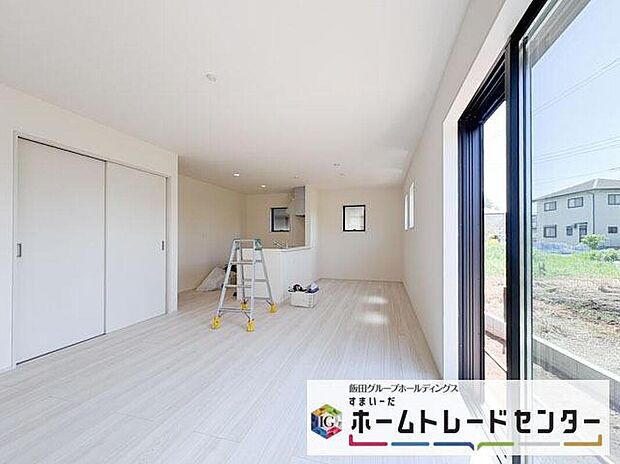 ◆リビングを温かく居心地の良い空間にしてくれる木目調の柔らかな風合い。休日はご家族みんなの癒しや憩いの場となってくれます♪
