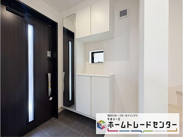 ◆お家で出会う人々を迎える玄関だからこそ、広々清潔感あふれる空間にしたいものです。採光・通風にも配慮された設計で毎日明るい空間をキープします♪