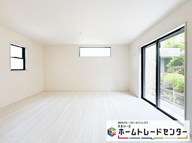 ◆リビングを温かく居心地の良い空間にしてくれる木目調の柔らかな風合い。休日はご家族みんなの癒しや憩いの場となってくれます♪