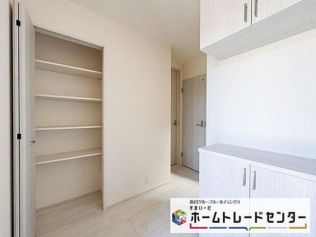 ◆お家で出会う人々を迎える玄関だからこそ、広々清潔感あふれる空間にしたいものです。採光・通風にも配慮された設計で毎日明るい空間をキープします♪