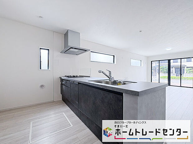 ◆人気の対面式キッチン。お食事の準備をしながらでもご家族とのコミュニケーションを楽しめます♪ぜひご見学の際にはキッチンに立ち、生活をイメージしてください。