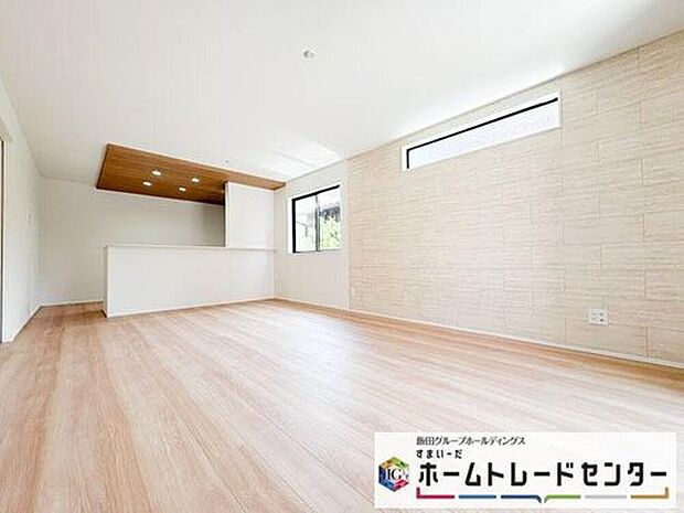 ◆リビングを温かく居心地の良い空間にしてくれる木目調の柔らかな風合い。休日はご家族みんなの癒しや憩いの場となってくれます♪