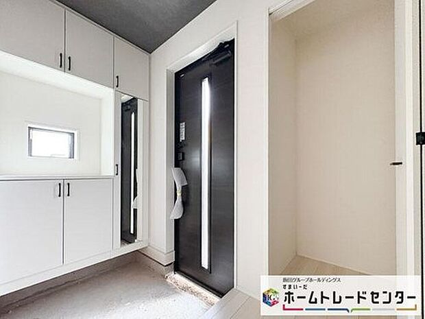 ◆お家で出会う人々を迎える玄関だからこそ、広々清潔感あふれる空間にしたいものです。採光・通風にも配慮された設計で毎日明るい空間をキープします♪