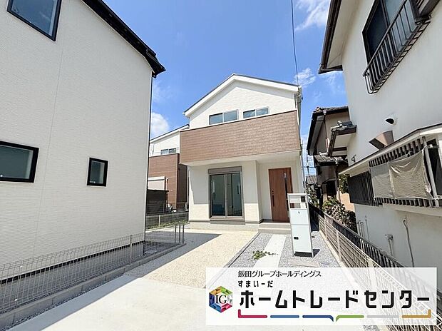 ◆TVモニター付きインターホンはカラーモニターで来訪者もひとめで分かります♪留守の間の来訪者が確認できる嬉しい録画機能付き！お子様が一人で留守番の間も安心です。