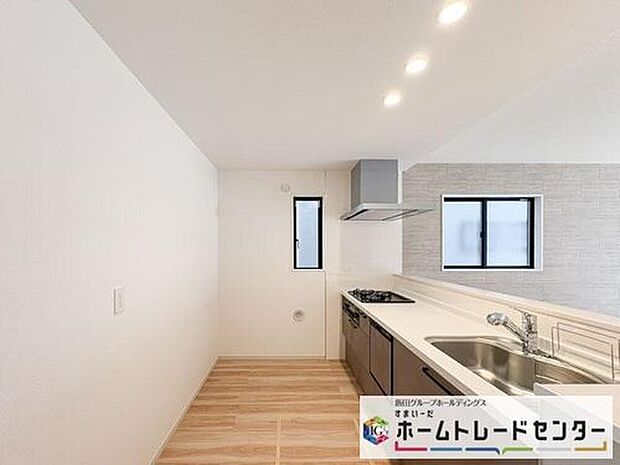 ◆人気の対面式キッチン。お食事の準備をしながらでもご家族とのコミュニケーションを楽しめます♪ぜひご見学の際にはキッチンに立ち、生活をイメージしてください。