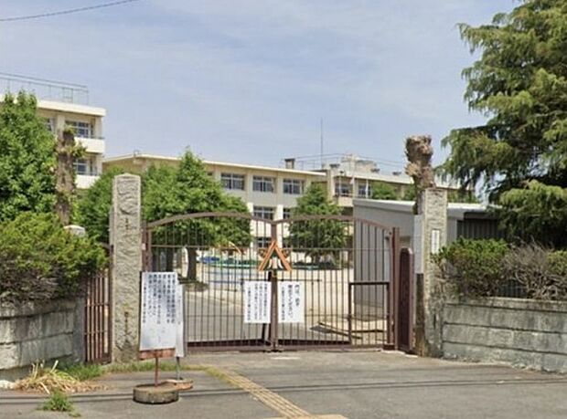 久喜市立久喜小学校(約1,200m)