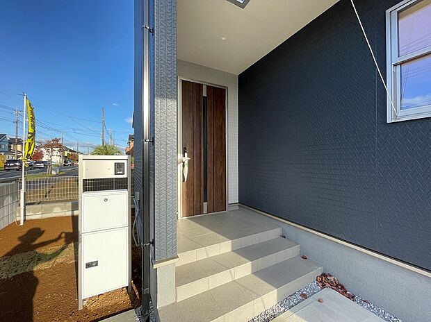 【現地外観写真】◆資料送付・ご見学即対応！建物完成しておりますので、室内ご内覧いただけます♪ご不明点等、スタッフがしっかりと説明させていただきますので、安心して現地をご覧ください♪