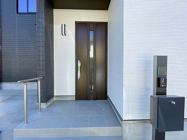 【現地外観写真】◆平日・お仕事帰りなど、いつでもご案内させていただきます！デザイン・目に見える設備面も大切ですが、耐震構造で地震に強い家の為、次代へ繋ぐ強固な住宅です。