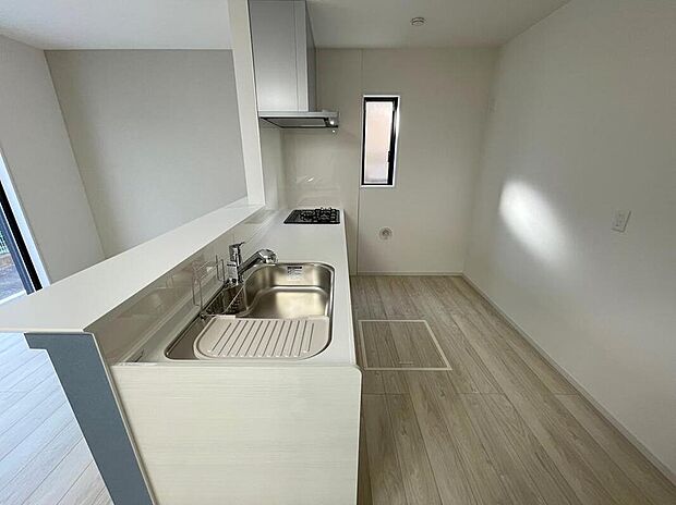 【キッチン】◆人気の対面式キッチン。お食事の準備をしながらでもご家族とのコミュニケーションを楽しめます♪ぜひご見学の際にはキッチンに立ち、生活をイメージしてください。