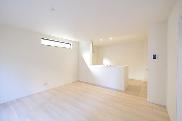 【リビング】◆LDKはご家族みんなが揃う大切な空間です♪テーブルやソファ、カーテン選び、レイアウトを考えるのも楽しいですね♪笑顔溢れる楽しい暮らしをイメージしながらご見学ください♪