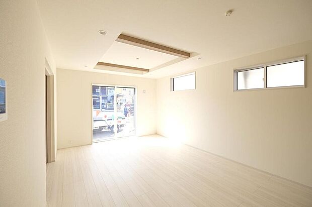 【リビング】◆LDKはご家族みんなが揃う大切な空間です♪テーブルやソファ、カーテン選び、レイアウトを考えるのも楽しいですね♪笑顔溢れる楽しい暮らしをイメージしながらご見学ください♪