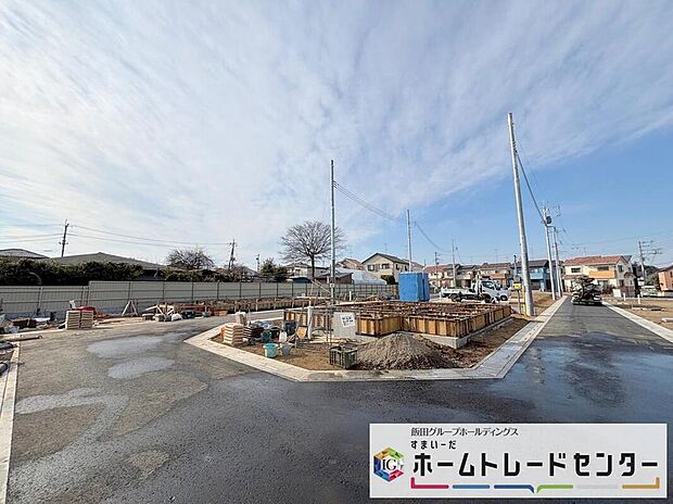 【前面道路含む現地写真】◆平日・お仕事帰りなど、いつでもご案内させていただきます！デザイン・目に見える設備面も大切ですが、耐震構造で地震に強い家の為、次代へ繋ぐ強固な住宅です。