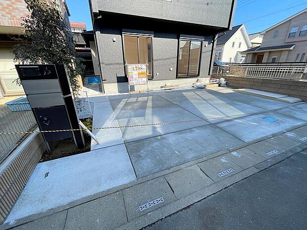 【玄関】◆TVモニター付きインターホンはカラーモニターで来訪者もひとめで分かります♪留守の間の来訪者が確認できる嬉しい録画機能付き！お子様が一人で留守番の間も安心です。