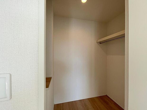 【リビング以外の居室】◆2階の各居室にはそれぞれ収納を完備！しっかりとした容量のスペースを確保しているので、お部屋は美しい空間を保てますね♪