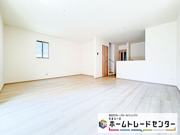 【リビング】◆LDKはご家族みんなが揃う大切な空間です♪テーブルやソファ、カーテン選び、レイアウトを考えるのも楽しいですね♪笑顔溢れる楽しい暮らしをイメージしながらご見学ください♪