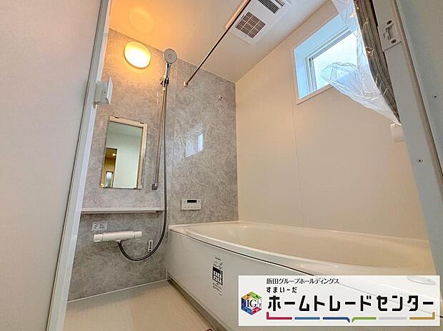 【浴室】◆毎日の疲れをいやす浴室は1坪タイプです。足を伸ばしてゆっくりとくつろげます。浴室暖房乾燥機も標準装備です♪