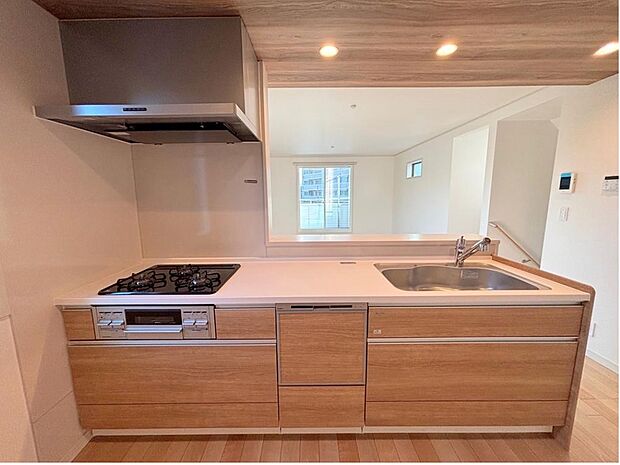 【キッチン】◆人気の対面式キッチン。お食事の準備をしながらでもご家族とのコミュニケーションを楽しめます♪ぜひご見学の際にはキッチンに立ち、生活をイメージしてください。