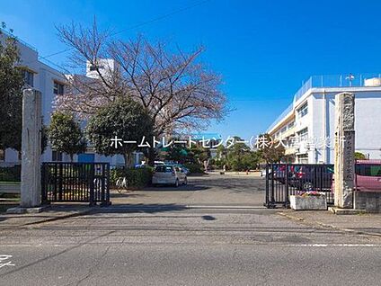 伊奈町立小室小学校 750m (徒歩10分)