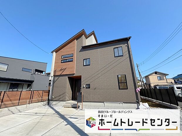 【前面道路含む現地写真】◆平日・お仕事帰りなど、いつでもご案内させていただきます！デザイン・目に見える設備面も大切ですが、耐震構造で地震に強い家の為、次代へ繋ぐ強固な住宅です。