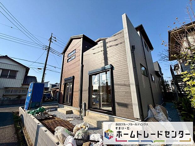 【前面道路含む現地写真】◆平日・お仕事帰りなど、いつでもご案内させていただきます!デザイン・目に見える設備面も大切ですが、耐震構造で地震に強い家の為、次代へ繋ぐ強固な住宅です。