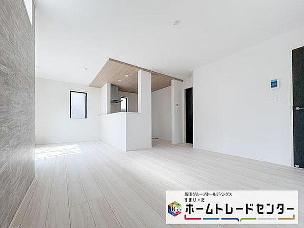 【リビング】◆LDKはご家族みんなが揃う大切な空間です♪テーブルやソファ、カーテン選び、レイアウトを考えるのも楽しいですね♪笑顔溢れる楽しい暮らしをイメージしながらご見学ください♪