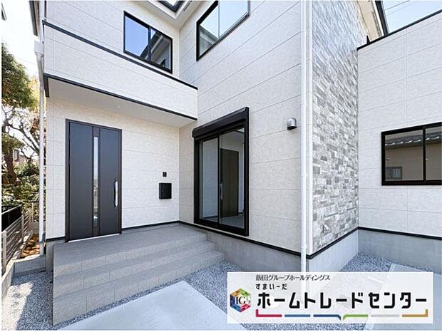 【玄関】◆TVモニター付きインターホンはカラーモニターで来訪者もひとめで分かります♪留守の間の来訪者が確認できる嬉しい録画機能付き!お子様が一人で留守番の間も安心です。