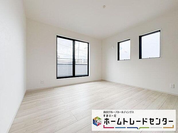 【リビング以外の居室】◆居室のサッシにはペアガラスを採用、高い断熱性による省エネと結露対策に有効です。室内を快適な空間に代えてくれます。現地の通風や採光も実際にご確認下さいませ。