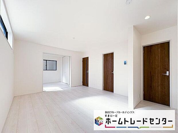 【リビング】◆LDKはご家族みんなが揃う大切な空間です♪テーブルやソファ、カーテン選び、レイアウトを考えるのも楽しいですね♪笑顔溢れる楽しい暮らしをイメージしながらご見学ください♪