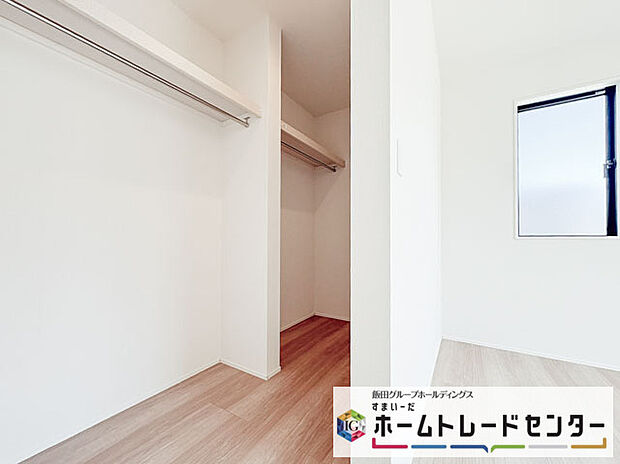 【ベッドルーム】◆2階の各居室にはそれぞれ収納を完備！しっかりとした容量のスペースを確保しているので、お部屋は美しい空間を保てますね♪