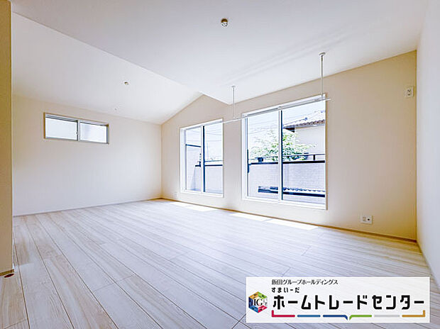 【リビング以外の居室】◆居室のサッシにはペアガラスを採用、高い断熱性による省エネと結露対策に有効です。室内を快適な空間に代えてくれます。現地の通風や採光も実際にご確認下さいませ