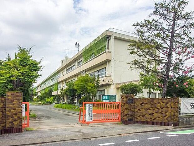上尾市立東小学校（約800m）
