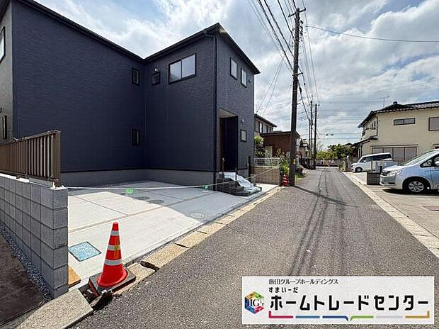 【前面道路含む現地写真】◆平日・お仕事帰りなど、いつでもご案内させていただきます！デザイン・目に見える設備面も大切ですが、耐震構造で地震に強い家の為、次代へ繋ぐ強固な住宅です。