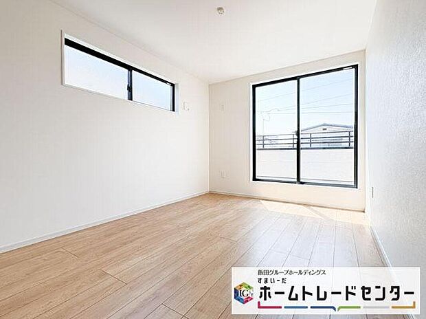 【リビング以外の居室】◆居室のサッシにはペアガラスを採用、高い断熱性による省エネと結露対策に有効です。室内を快適な空間に代えてくれます。現地の通風や採光も実際にご確認下さいませ