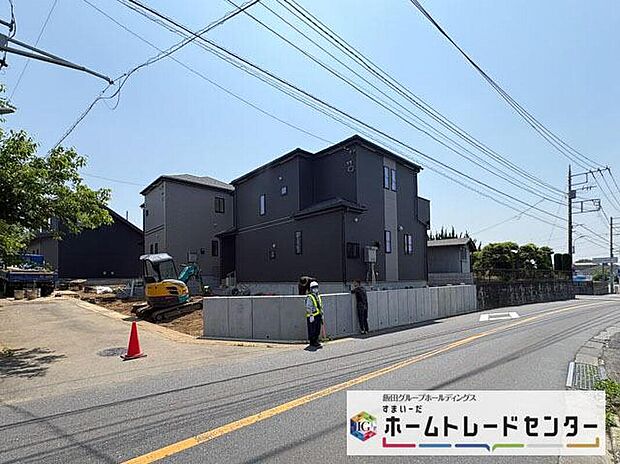 【前面道路含む現地写真】◆平日・お仕事帰りなど、いつでもご案内させていただきます！デザイン・目に見える設備面も大切ですが、耐震構造で地震に強い家の為、次代へ繋ぐ強固な住宅です。