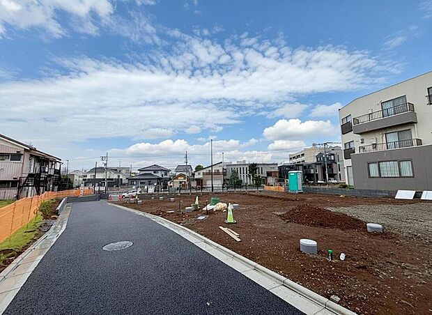 【現地土地写真】スーパー徒歩8分、ドラッグストア徒歩9分、コンビニ徒歩5分、商業施設も徒歩圏内に点在の好立地！！