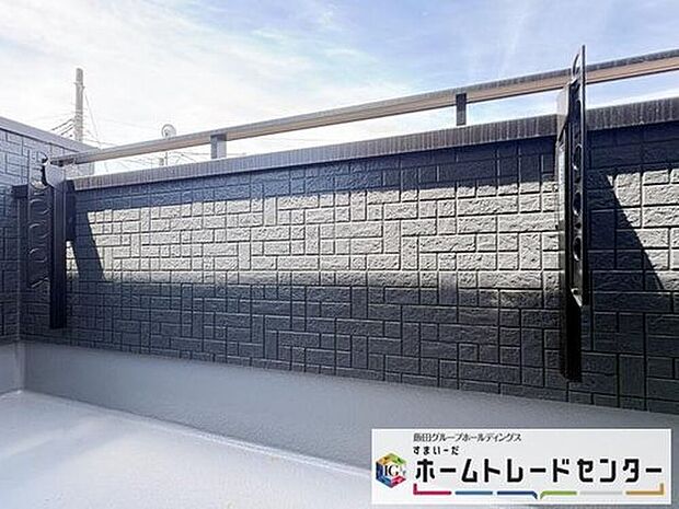 【 バルコニー】◆バルコニーの前には雲以外に太陽を遮るものがありません。お洗濯物も乾きやすく、何より明るく気持ちのいい光が入ってきます。