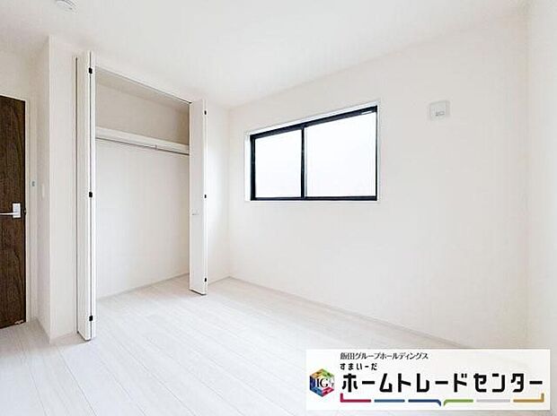 【リビング以外の居室】◆2階の各居室にはそれぞれ収納を完備！しっかりとした容量のスペースを確保しているので、お部屋は美しい空間を保てますね♪