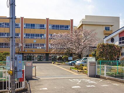 北本市立西小学校 500m(徒歩7分)