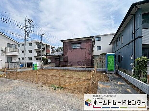【前面道路含む現地写真】◆資料送付・ご見学即対応！建物完成しておりますので、室内ご内覧いただけます♪ご不明点等、スタッフがしっかりと説明させていただきますので、安心して現地をご覧ください♪