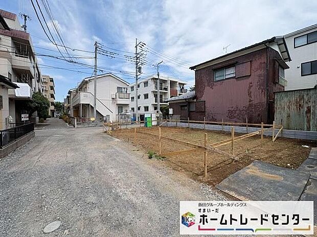 【前面道路含む現地写真】◆平日・お仕事帰りなど、いつでもご案内させていただきます！デザイン・目に見える設備面も大切ですが、耐震構造で地震に強い家の為、次代へ繋ぐ強固な住宅です。