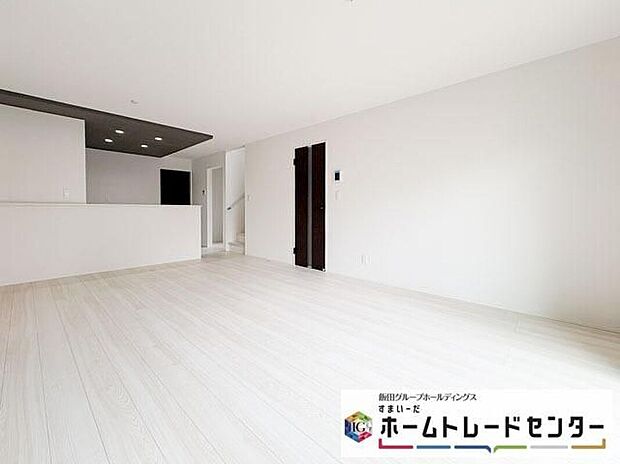 【リビング】◆LDKはご家族みんなが揃う大切な空間です♪テーブルやソファ、カーテン選び、レイアウトを考えるのも楽しいですね♪笑顔溢れる楽しい暮らしをイメージしながらご見学ください♪