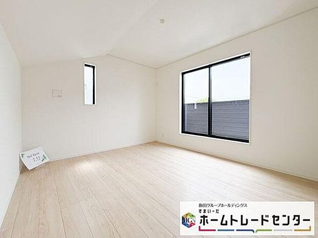 【リビング以外の居室】◆居室のサッシにはペアガラスを採用、高い断熱性による省エネと結露対策に有効です。室内を快適な空間に代えてくれます。現地の通風や採光も実際にご確認下さいませ