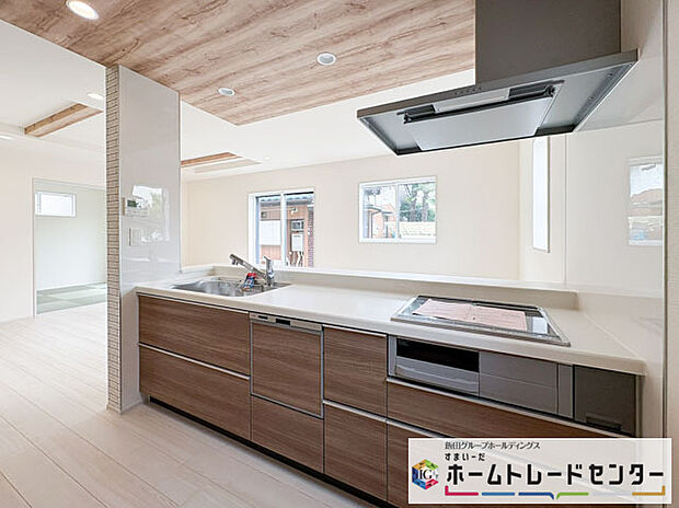 【キッチン】◆人気の対面式キッチン。お食事の準備をしながらでもご家族とのコミュニケーションを楽しめます♪ぜひご見学の際にはキッチンに立ち、生活をイメージしてください。