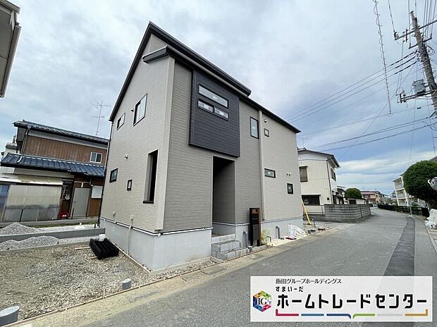 【前面道路含む現地写真】◆平日・お仕事帰りなど、いつでもご案内させていただきます！デザイン・目に見える設備面も大切ですが、耐震構造で地震に強い家の為、次代へ繋ぐ強固な住宅です。