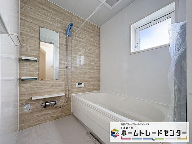 【浴室】◆毎日の疲れをいやす浴室は1坪タイプです。足を伸ばしてゆっくりとくつろげます。浴室暖房乾燥機も標準装備です♪
